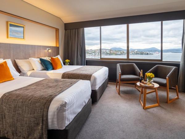 Wrest Point : photo 2 de la chambre chambre double ou lits jumeaux avec vue sur le port.