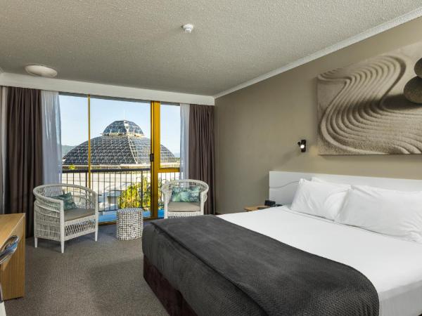 Pacific Hotel Cairns : photo 1 de la chambre chambre lit king-size supérieure avec balcon