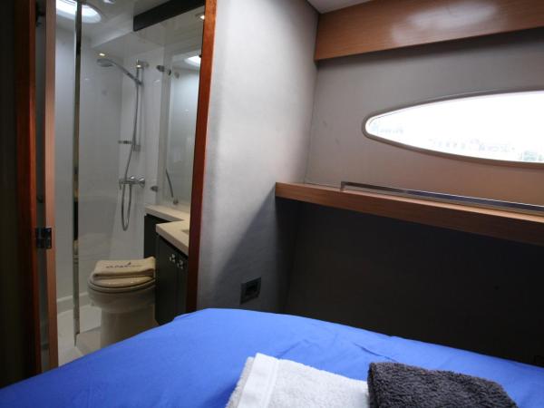 Floatinn Boat-BnB : photo 2 de la chambre chambre double – vue sur lac