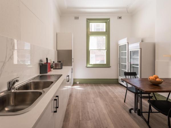 Sydney Central Inn : photo 5 de la chambre chambre double ou lits jumeaux avec salle de bains commune