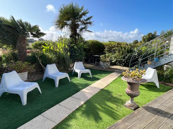 Chambre d'Hôtes de la Grande Greve : photo 6 de la chambre chambre double - vue sur mer