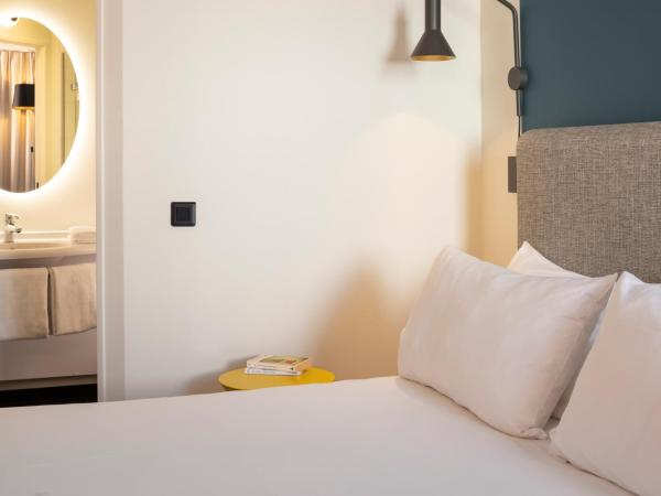 ibis Marseille Centre Euromed : photo 7 de la chambre chambre standard avec 1 lit double et 1 lit simple