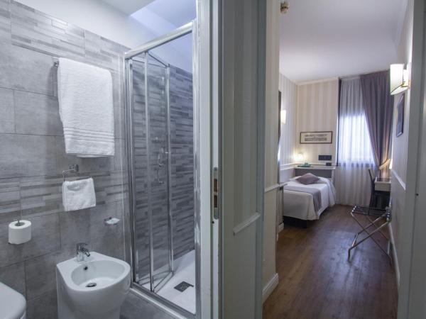Hotel Flora : photo 6 de la chambre chambre simple