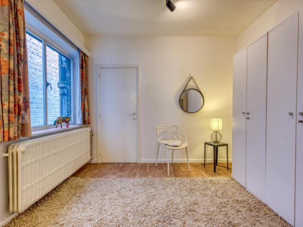 Belle maison bourgeoise partagée de 4 logements : photo 4 de la chambre chambre double