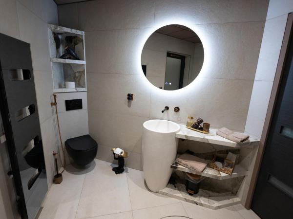 CARACALLA PRIVE - Chambres d'hôtes avec Piscine, Jaccuzi et Hammam privatifs : photo 5 de la chambre chambre lit queen-size deluxe