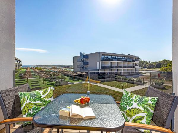 Residence Del Mar Emotion : photo 3 de la chambre appartement 1 chambre avec balcon - côté piscine (4 personnes)