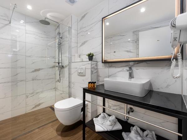 Residence Del Mar Emotion : photo 10 de la chambre studio avec balcon - côté piscine