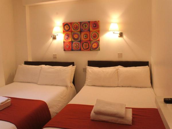 Plaza London Hotel : photo 3 de la chambre chambre familiale avec salle de bains privative