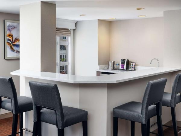 Hilton New Orleans Riverside : photo 5 de la chambre chambre parlor