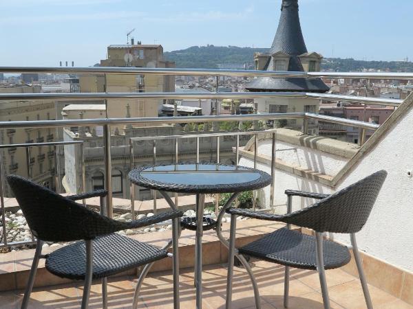 Serennia Exclusive Rooms : photo 2 de la chambre suite avec terrasse - vue sur ville