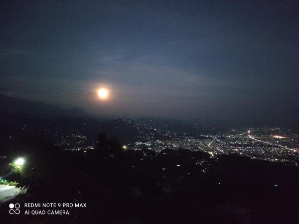 Lake View Lodge Sarangkot : photo 3 de la chambre chambre double ou lits jumeaux - vue sur lac