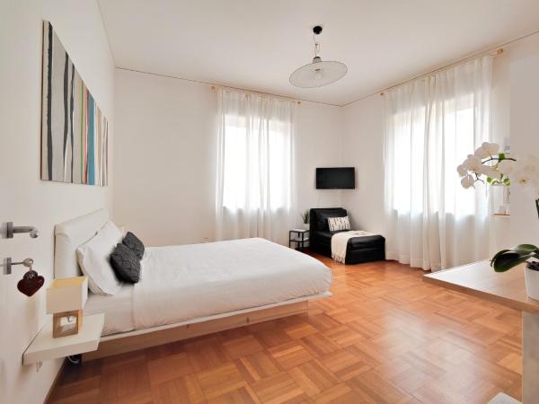 Corte Melone room rental : photo 4 de la chambre grande chambre double