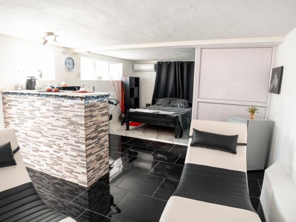 Studio B : photo 4 de la chambre chambre double avec salle de bains privative