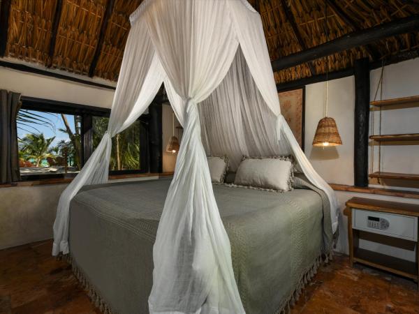 Diamante K - Inside Tulum National Park : photo 1 de la chambre bungalow lit king-size - vue sur jardin