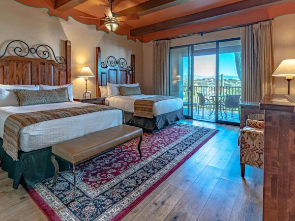 Hacienda del Sol Guest Ranch Resort : photo 2 de la chambre hébergement lit queen-size sonoran - accessible aux personnes à mobilité réduite