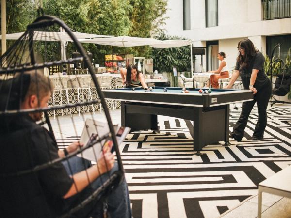 The Godfrey Hotel Hollywood : photo 6 de la chambre chambre lit king-size - accès au salon element