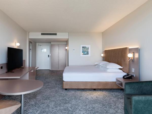 Hilton Garden Inn Darwin : photo 3 de la chambre chambre lit king-size de luxe - vue sur port
