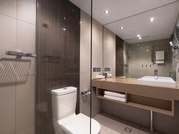 Hilton Garden Inn Darwin : photo 5 de la chambre chambre lit king-size de luxe - vue sur port