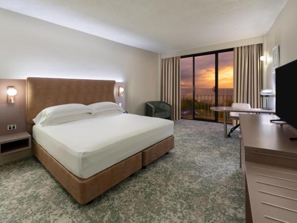 Hilton Garden Inn Darwin : photo 2 de la chambre chambre lit king-size de luxe - vue sur port