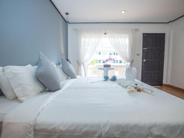 Blue Carina Hotel ANDAMANDA : photo 9 de la chambre chambre lit king-size - vue sur jardin
