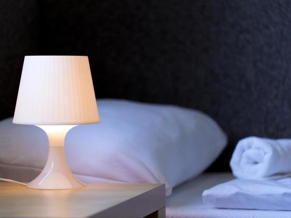 Hostel Seven : photo 3 de la chambre chambre double avec salle de bains commune