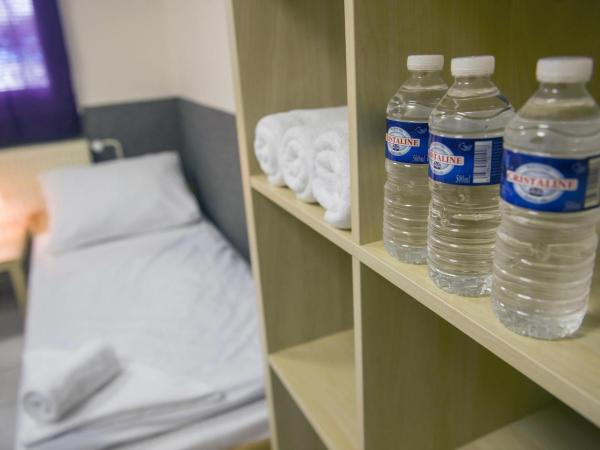 Hostel Seven : photo 7 de la chambre chambre double avec salle de bains commune