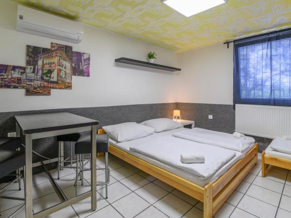 Hostel Seven : photo 10 de la chambre appartement avec douche