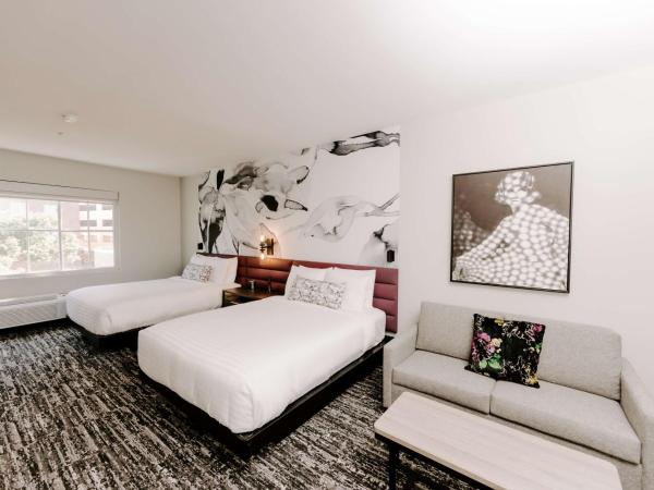 Aiden by Best Western San Antonio Riverwalk : photo 1 de la chambre queen suite with two queen beds and sofabed - non-smoking