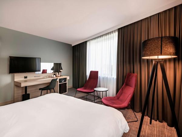 Park Inn by Radisson Krakow : photo 3 de la chambre chambre supérieure - vue sur château