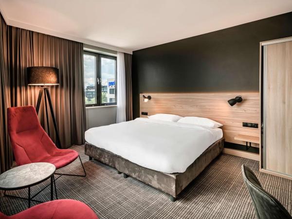 Park Inn by Radisson Krakow : photo 2 de la chambre chambre supérieure - vue sur château