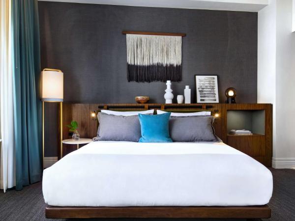 The Alexis Royal Sonesta Hotel Seattle : photo 1 de la chambre chambre lit king-size deluxe