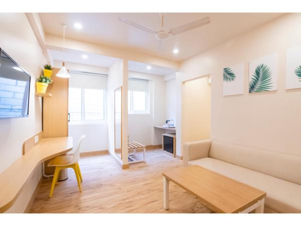 Bloom Hotel - HSR Club : photo 3 de la chambre chambre lit king-size deluxe