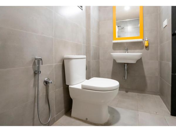 Bloom Hotel - HSR Club : photo 5 de la chambre chambre lit king-size deluxe