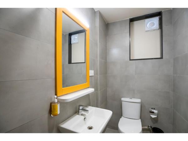 Bloom Hotel - HSR Club : photo 3 de la chambre chambre lits jumeaux standard