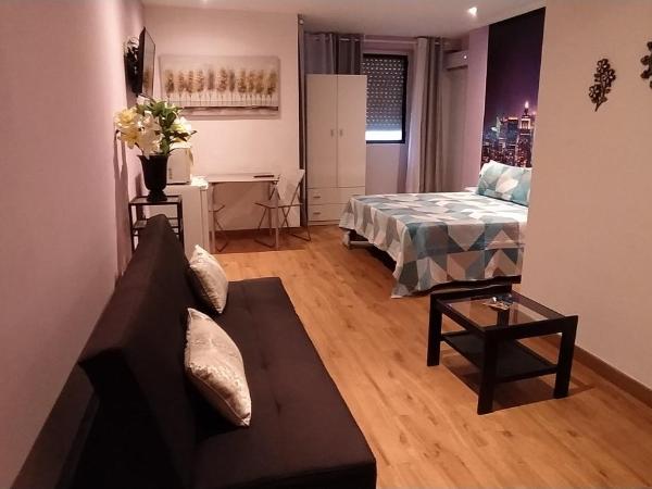 Hostal Happystay : photo 9 de la chambre chambre quadruple avec salle de bains privative