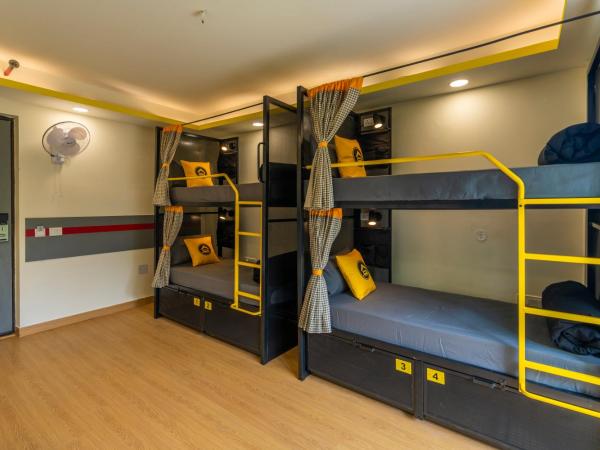 The Hosteller Gurugram : photo 2 de la chambre lit dans dortoir mixte de 4 lits
