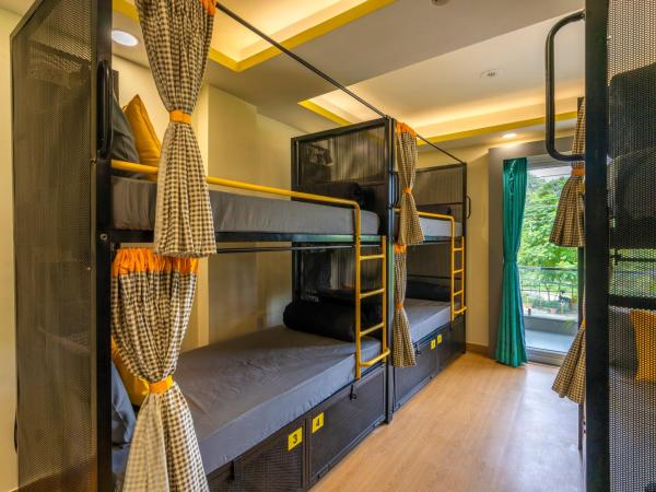 The Hosteller Gurugram : photo 2 de la chambre lit dans dortoir mixte de 6 lits