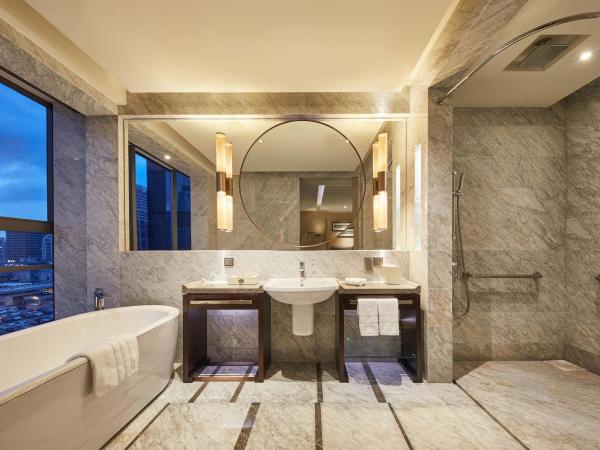 The Westin Ningbo : photo 5 de la chambre chambre lit king-size westin - vue sur ville