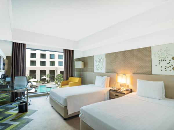 Courtyard by Marriott Agra : photo 1 de la chambre twin room with pool view with 15% discount on food, beverages and spa