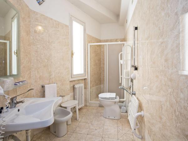 Hotel Minerva : photo 2 de la chambre chambre quadruple standard