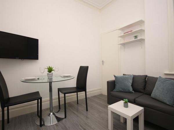 BARTON BEACHSIDE APARTMENTS - Free Parking, Modern Chic, Central Beach Location, Some Sea Views - Families Couples or Over 23 years : photo 2 de la chambre studio standard