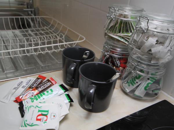 BARTON BEACHSIDE APARTMENTS - Free Parking, Modern Chic, Central Beach Location, Some Sea Views - Families Couples or Over 23 years : photo 5 de la chambre studio standard