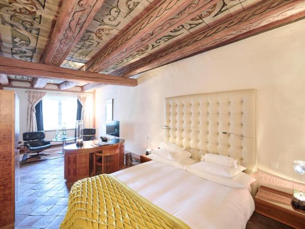 Widder Hotel - Zurichs luxury hideaway : photo 1 de la chambre chambre lit queen-size - cour