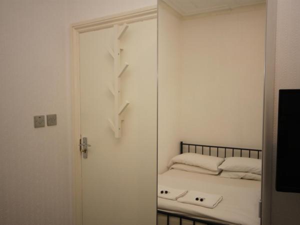 BARTON BEACHSIDE APARTMENTS - Free Parking, Modern Chic, Central Beach Location, Some Sea Views - Families Couples or Over 23 years : photo 9 de la chambre studio standard