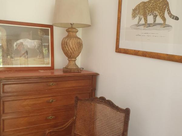 Villa Blanche : photo 3 de la chambre chambre lit queen-size - vue sur jardin