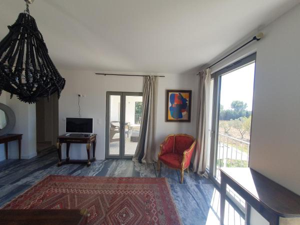 Villa Blanche : photo 1 de la chambre chambre lit king-size avec balcon