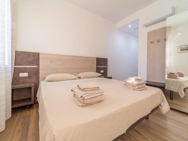 Mentana Rooms : photo 2 de la chambre chambre double avec salle de bains privative