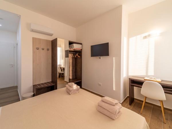 Mentana Rooms : photo 4 de la chambre chambre double avec salle de bains privative