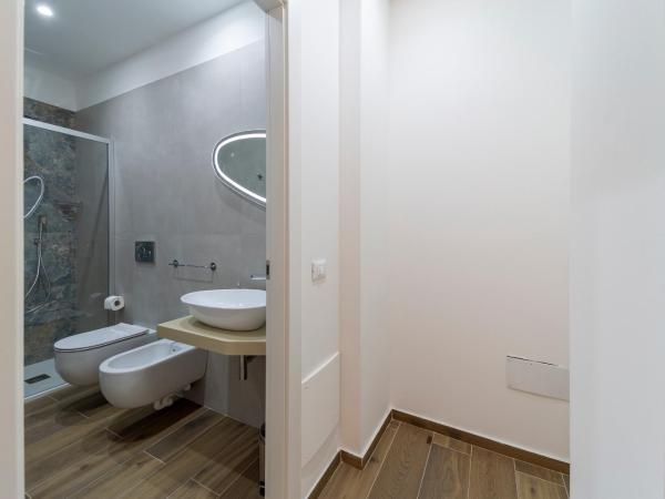 Mentana Rooms : photo 3 de la chambre chambre double ou lits jumeaux avec salle de bains privative