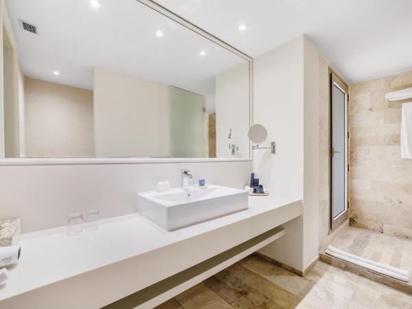 Privilege Aluxes Adults Only : photo 5 de la chambre chambre double supérieure aluxes avec bain à remous